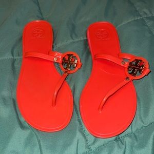Coral mini Miller jelly sandals